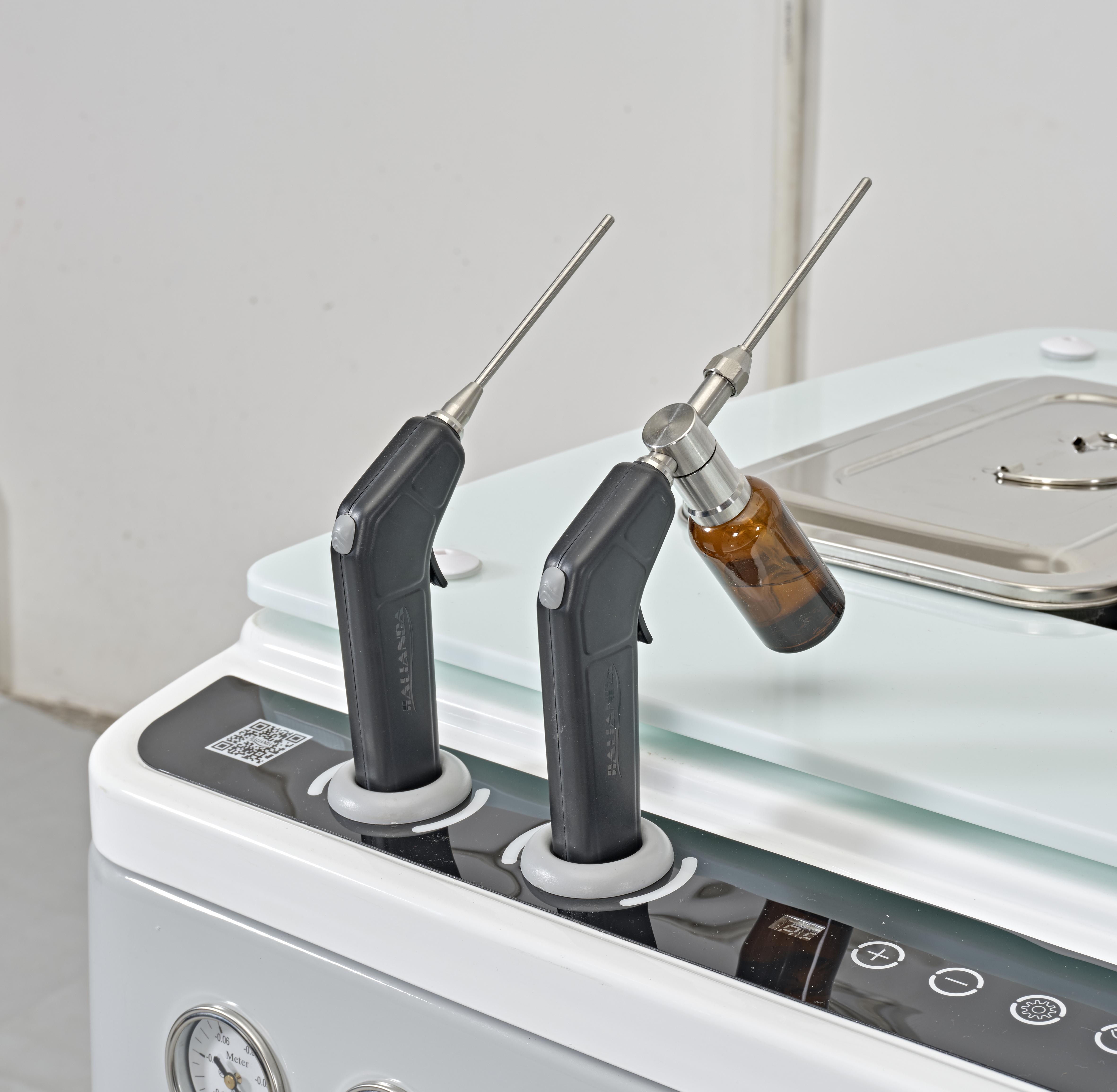 已完成的耳鼻喉检查装置耳鼻喉椅耳鼻喉手术患者手术台